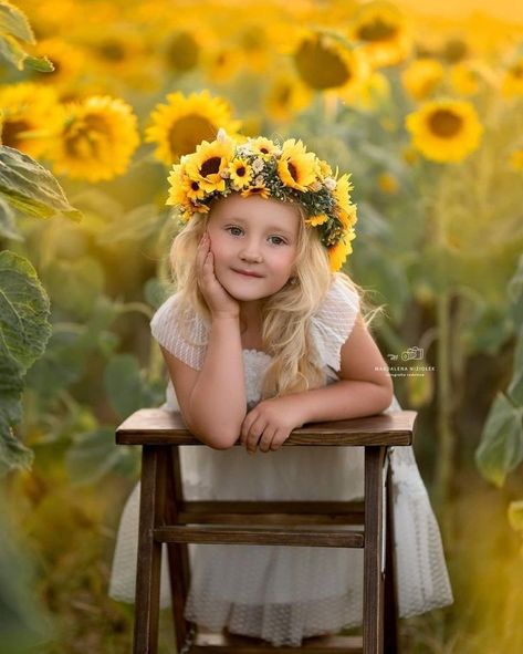 Cut baby,wonderful kids #kids #babykids #baby #babyphotos #babyplaying #babyphotoshots #babyloves Sunflower Mini Session, Firefly Photography, Daughter Photoshoot, Cut Baby, Sunflower Photography, Sunflower Photo, Sunflower Pictures, Spring Kids, Toddler Photography