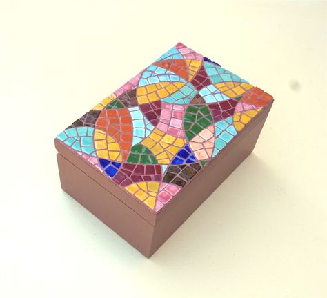 Colourful mosaic jewelry box-made with glazed ceramic tiles. Mosaic Boxes Ideas, Wooden Box Crafts, Mosaic Jewelry, Mosaic Art Projects, Mosaic Tile Art, Glazed Ceramic Tile, Mosaic Artwork, Jewellery Box Making, Mosaic Garden