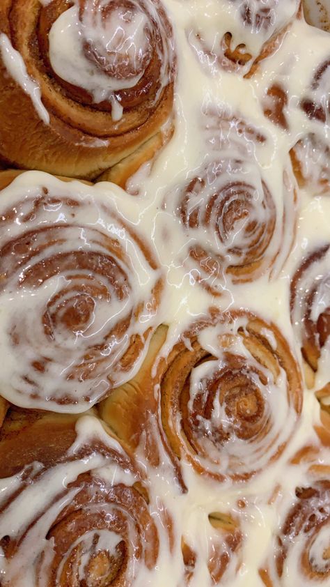 Cinnamon Buns Aesthetic, Bakers Gonna Bake, Food Critic, Pretty Dessert, Homemade Snacks, Cinnamon Buns, Food Platters, Cinnamon Roll, Food Obsession