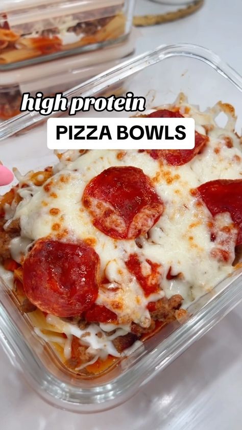 high protein meal prep that doesn’t taste like meal prep >>>> 🤤✅ macros at end! pizza is my #1 favorite food and I could eat it every… | Instagram Yummy Work Lunches, High Macro Meal Prep, Healthy Recipes Low Calorie High Protein, Macro Low Carb Meals, Easy Food Prep Ideas, Macros Friendly Lunches, Healthy Easy Low Carb Meals, Microwaveable Meal Prep, Healthy Pizza Meal Prep