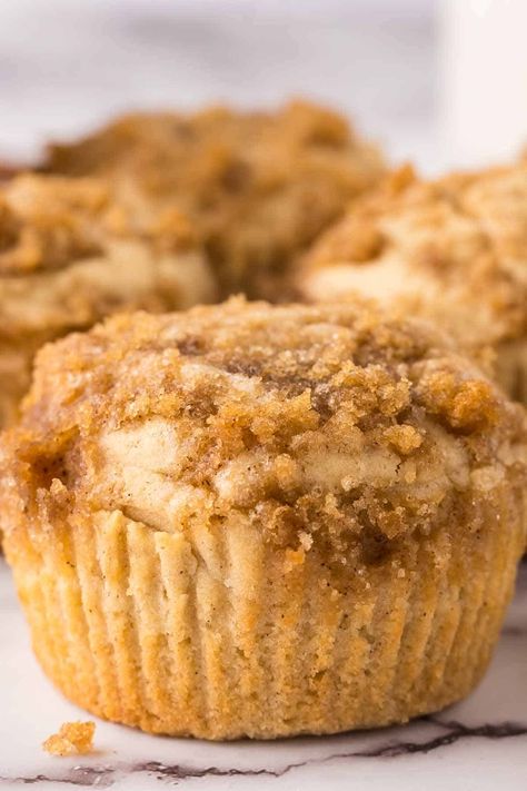 Cinnamon Muffins with Brown Sugar Streusel Cinnamon Strudel Muffin, Cinnamon Sugar Muffins Easy, Strussel Muffins, Cinnamon Muffins Easy, Brown Sugar Muffins, Muffin Recipes Cinnamon, Cinnamon Streusel Muffins, Cinnamon Streusel Topping, Cinnamon Sugar Muffins