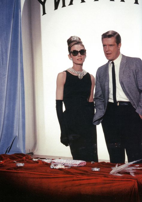 Audrey and co-star George Peppard in publicity photo for "Breakfast at Tiffany's " by Paramount photographer Bud Fraker, 1961 | Flickr - Photo Sharing! Breakfast At Tiffany's Costume, Tiffany Costume, Audrey Hepburn Born, Costume Couple, George Peppard, Holly Golightly, Audrey Hepburn Style, Breakfast At Tiffany's, Breakfast At Tiffanys