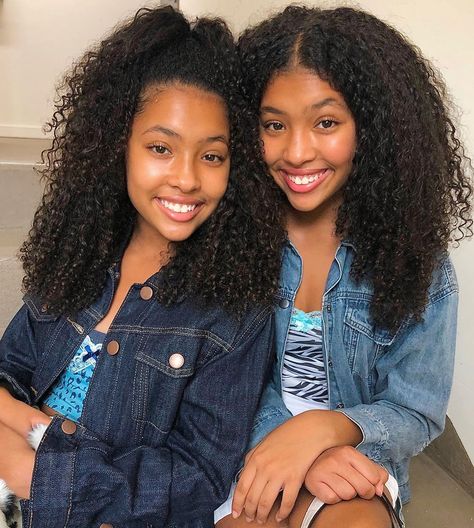 Anais And Mirabelle Lee, Anais And Mirabelle, Mirabelle Lee, Mixed Kids, Jesus Pictures, Twin Sisters, Happy Saturday, Face Claims, Twins