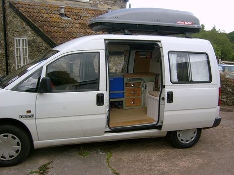 Passenger Side Renault Kangoo Camper, Fiat Doblo Camper, Iveco Daily Camper, Ford Transit Connect Camper, Transit Connect Camper, Kangoo Camper, Minivan Camper Conversion, Minivan Camping, Transit Camper