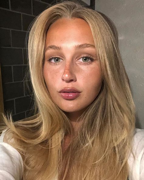 FILIPPA filippzorz MOULIER on Instagram: “🌻🌻🌻” Eyebrows Blonde, Blonde Eyebrows, Waist Length Hair, Long Shiny Hair, Pretty Makeup Looks, Smink Inspiration, Bright Blonde, Crazy Hair Days, Long Layered Hair