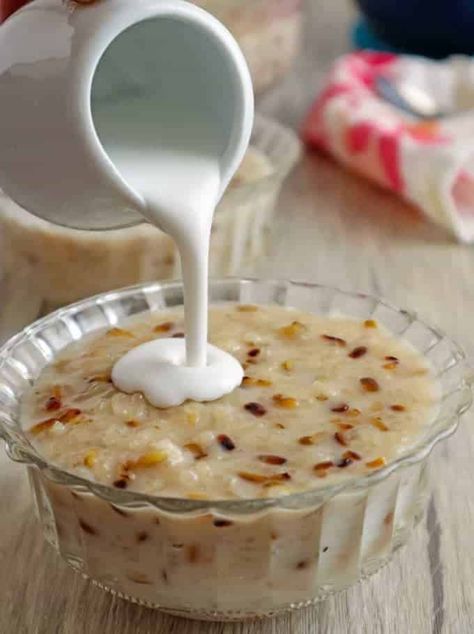 Ginataang Munggo, Pilipino Food Recipe, Sweet Porridge, Filipino Rice, Sago Recipes, Kawaling Pinoy, Filipino Dessert Recipes, Filipino Snacks, Filipino Street Food