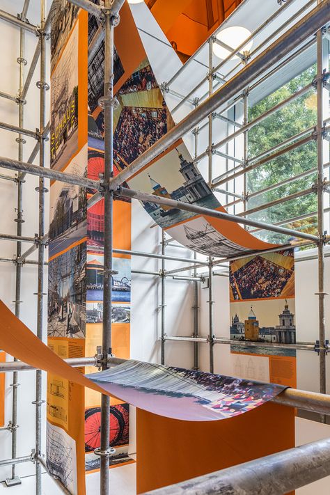 OMA explores the potential of scaffolding in new york exhibition Scaffolding Design, Temporary Architecture, Temporary Structures, Street Marketing, Exhibition Booth Design, Exhibition Display, Exhibition Booth, Installation Design, Web Banner Design