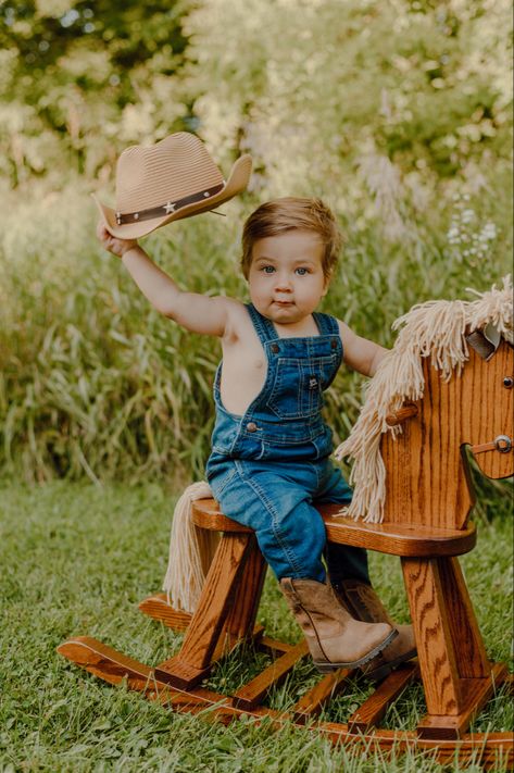 Cowboy Photoshoot Baby Boy, Farm 1st Birthday Photoshoot, One Year Old Western Birthday, First Birthday Cowboy Photoshoot, 1st Rodeo Birthday Photoshoot, First Rodeo Birthday Pictures, My First Rodeo Birthday Boy Photoshoot, Western Birthday Pictures, First Rodeo Pictures