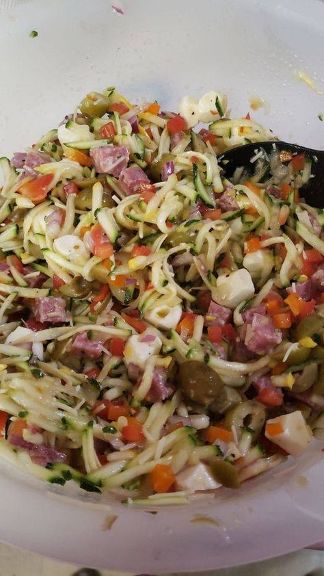 No Pasta Pasta Salad, Pasta Salad Keto, Easy Simple Salad, Keto Pasta Salad, Vegan Stuffed Peppers, Pasta Salad Ingredients, Chicken Salad Recipe Easy, Chia Seed Recipes Pudding, Plant Based Soups