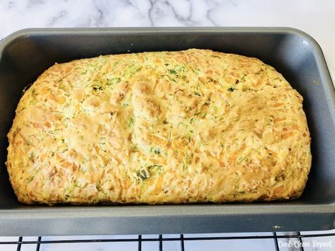 Making zucchini bread with cheese is super easy and fun. This quick bread recipe is savory, moist, and great for with brunch, lunch, dinner, or as a savory breakfast toast. If you don Cheesy Zucchini Bread, Orange Quick Bread, Savory Zucchini Bread, Bread No Yeast, Baked Chocolate Pudding, Easy Tater Tot Casserole, Bread With Cheese, Summer Squash Casserole, Savory Bread Recipe