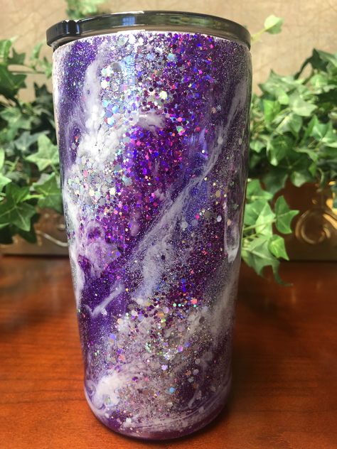 Purple Tumbler Ideas, Purple Tumbler, Cricut Gifts, Epoxy Cups, Epoxy Ideas, Diy Tumbler, Glitter Bottle, Yeti Cups, Resin Tumblers