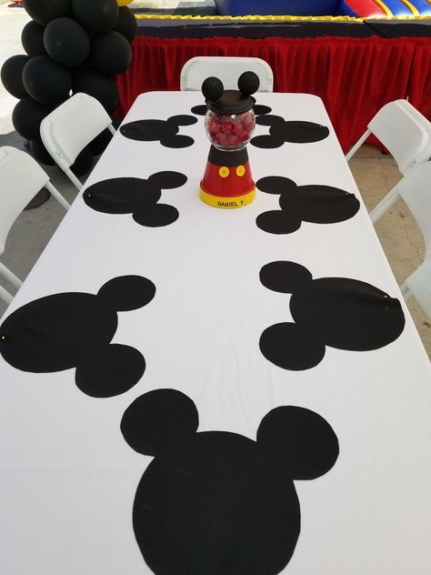 Mickey Mouse Table Decorations, Minnie Mouse Birthday Theme, Mickey Mouse Birthday Decorations, Mickey 1st Birthdays, Mickey Mouse Bday, Mickey Mouse Themed Birthday Party, Fiesta Mickey Mouse, Mickey Mouse Decorations, Mickey Mouse Clubhouse Party