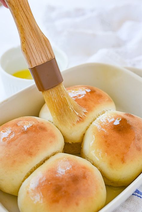 These Small Batch 30 Minute Rolls are quick, easy, delicious and the perfect amount for 2-4 people. 30 Minute Yeast Rolls, Quick Yeast Rolls Small Batch, Small Batch Of Buns, Quick Rolls Easy, Small Batch Yeast Rolls Recipe, Bun Recipes Homemade Easy, Small Batch Sweet Rolls, Quick Dinner Rolls Small Batch, Mini Rolls Recipe