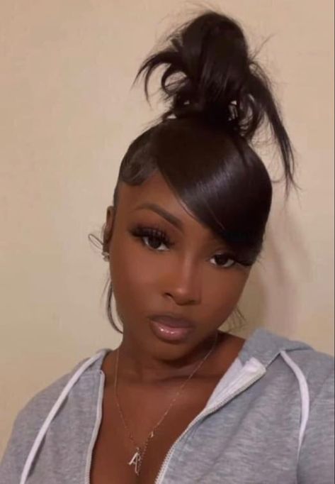 Messy bun for black women #hairstylesforblackwomen #messybun Messy Bun For Black Women, Bun For Black Women, Bun Hairstyles For Women, Natural Hair Ponytail, Cute Bun Hairstyles, Cute Ponytail Hairstyles, Exotic Hairstyles, Girl Hair Colors, Sleek Ponytail Hairstyles