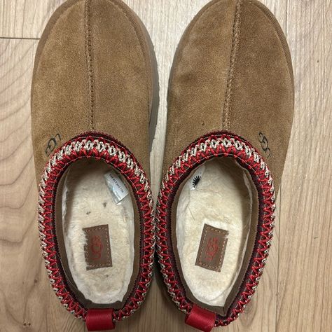 UGG platform size 7 Uggs Tazz, Ugg Platform Slippers, Tazz Slippers, Ugg Tazz, Ugg Slippers Women, Ugg Tasman Slippers, Shoes Ugg, Ugg Tasman, Clog Slippers