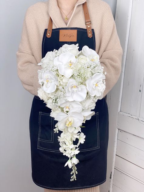 White Rose And Orchid Wedding Bouquet, White Waterfall Bouquet, Teardrop Wedding Bouquet, Long Wedding Bouquets, Calla Lilly Bouquets Wedding, White Bride Bouquets, Lilly Bouquet Wedding, Bouquet Wedding White, Cascading Bouquet White