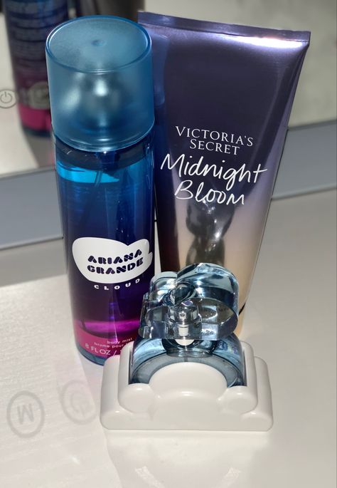 Cloud Perfume Combo, Cloud By Ariana Grande, Cloud Perfume, Layering Combos, Fragrance Layering, Musk Perfume, Body Smells, Perfume Scents, Perfume Lover