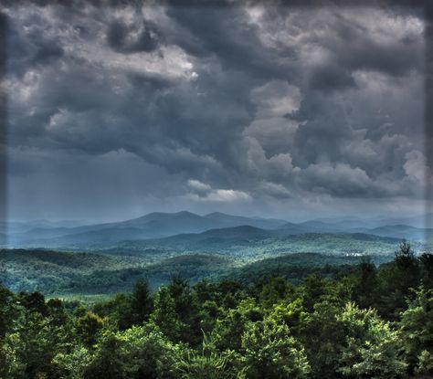 Blue Ridge Mountains - A little slice of heaven. I never ever get tired of being there. Georgia Art, Mountains Beautiful, Blue Ridge Mountain, Beautiful Countryside, North Georgia Mountains, Georgia Mountains, Winter Sunset, Appalachian Mountains, North Georgia