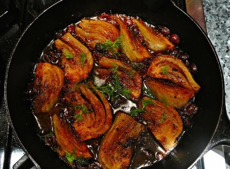 Caramelized and Braised Fennel Vegetables Side Dishes, Braised Fennel, Fennel Recipes, Roasted Fennel, Stove Top Recipes, Veggie Tales, Veggie Delight, Plants To Grow, Italian Table