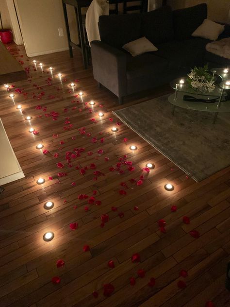 Small Proposal Ideas, Bedroom Romance, Romantic Home Dates, Home Dates, Birthday Room, Birthday Room Decorations, My Love Story, Romantic Home, Relationships Goals