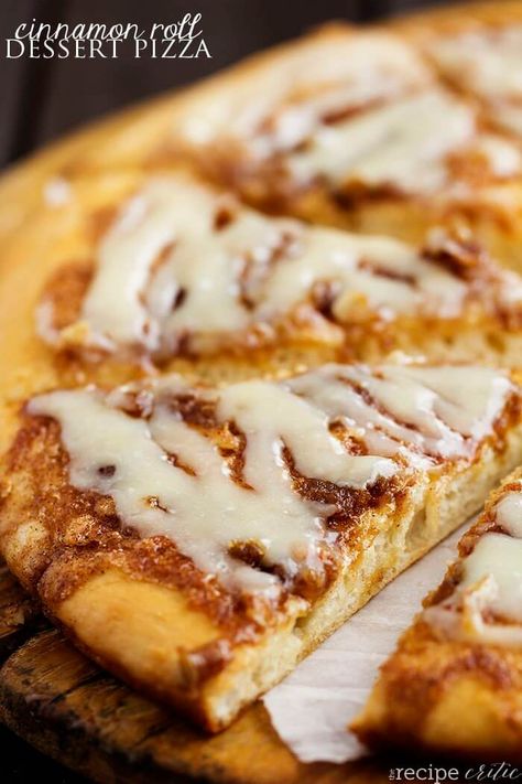 Cinnamon Dessert Pizza, Cinnamon Roll Pizza, Cinnamon Roll Dessert, Easy Dessert Pizza, Quick And Easy Pizza Dough, Cinnamon Spread, Cinnamon Roll Desserts, Cinnamon Recipe, Pizza Sugar Cookie