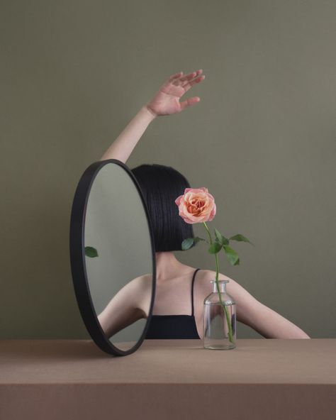 Chakra Aromatherapy, Self Portrait Ideas, Creative Self Portraits, Mirror Photography, Glass Photography, Minimalist Photos, Craft Images, Mirror 3, Self Portrait Photography