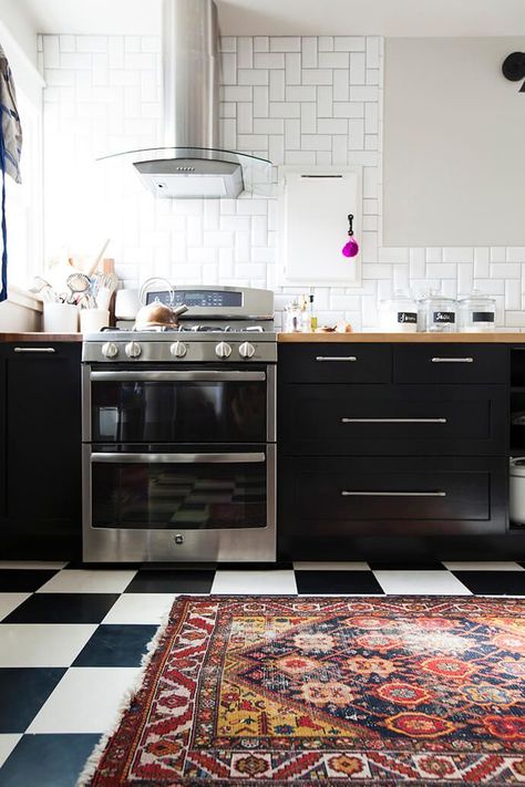 Black And White Kitchen, Black Paint Color, Ikea Kitchen Cabinets, Black Kitchen Cabinets, Smitten Kitchen, Linoleum Flooring, Black And White Tiles, Cabinet Ideas, Black Cabinets