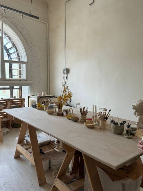 Ceramic Studio Setup, Art Studio Modern, Sculpture Workshop Studio, Art Studio Warehouse, Ceramic Studio Design, Ceramic Studio Aesthetic, Garage Art Studio Ideas, Art Studio Layout, At Home Pottery Studio