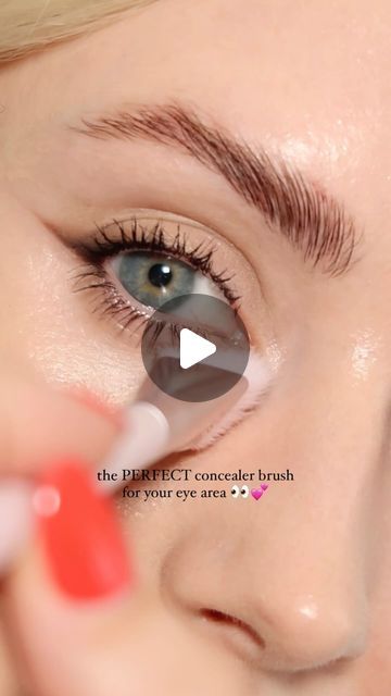 Drew Richards on Instagram: "The perfect concealer brush for your eye area 👀

Kylie Cosmetics Concealer Brush 💕

A small tapered concealer brush designed for precise application of liquid and cream products. The triangular shape is just perfect for that in a corner and I really like how it just sharpens up my eyeliner 👌🏼

What do you think? 🥰

PR.
Kylie Jenner . Makeup tutorial . Concealer tutorial . Makeup tips . Makeup hacks . Honest beauty review . Dewy skin . No filter tutorial . Filter free . Affordable makeup" Makeup Tutorial Concealer, Concealer Tutorial, Filter Tutorial, Kylie Jenner Makeup Tutorial, Perfect Concealer, Essential Makeup, Jenner Makeup, It Cosmetics Concealer, Kylie Jenner Makeup