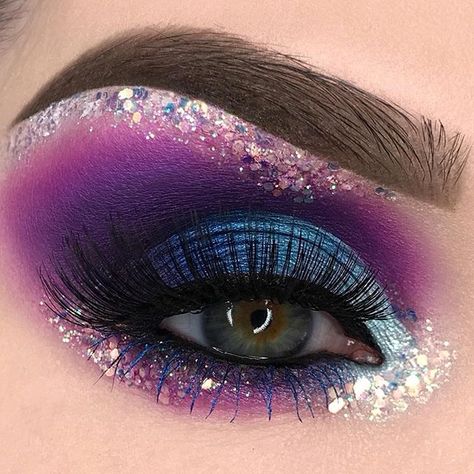 Festival Makeup Rhinestones, Rave Halloween, Festival Makeup Tutorial, Purple Makeup Looks, Festival Makeup Rave, Festival Makeup Glitter, Creepy Halloween Makeup, Cute Halloween Makeup, Cool Halloween Makeup