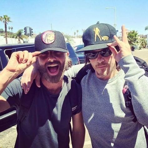 Happy weekend! #AndrewLincoln #NormanReedus #TWDFamily #ReedusArmy #lovefromspain  @wwwbigbaldhead pic.twitter.com/SvrlZaVnJs Rick And Daryl, Daryl And Rick, Walking Dead Daryl, Walking Dead Cast, The Walking Dead Tv, Dead Zombie, Evil Dead, Fear The Walking, Andrew Lincoln