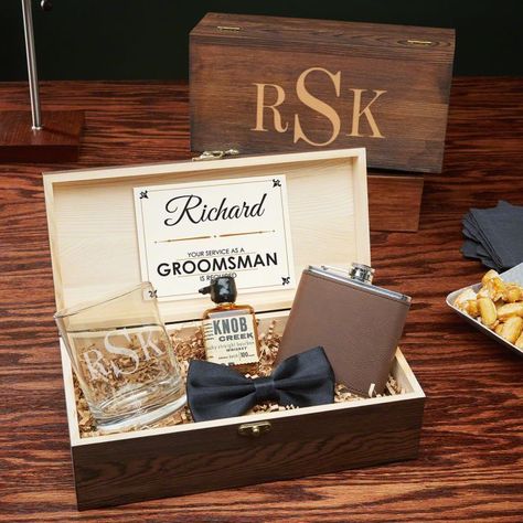 Such a COOL "will you be my groomsmen gift set"! Comes with a engraved wood box, invite card, engraved whiskey glass, flask, bowtie, the works! Love this idea for a groomsman or best man gift! #groomsmengifts Whiskey Gift Box, Best Groomsmen Gifts, Groomsman Card, Groomsmen Gift Set, Groomsmen Gift Box, Engraved Flasks, Bridesmaids Groomsmen, Be My Groomsman, Diy Wedding Gifts