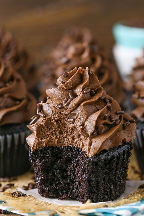 Life Love And Sugar, Homemade Chocolate Cupcakes, Moist Chocolate Cupcakes, Fluffy Cupcakes, Best Chocolate Cupcakes, Chocolate Cupcakes Moist, Cupcake Recipes Chocolate, Chocolate Buttercream, Chocolate Frosting