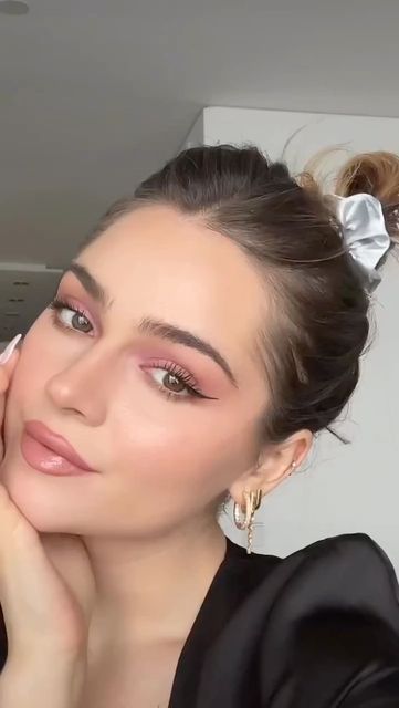 Jessy Hartel Makeup, Jessy Hartel Instagram, Hobby Ideas, Spring Hair Color, Spring Hair, Spring Hairstyles, Aesthetic Makeup, Put On, Eye Makeup