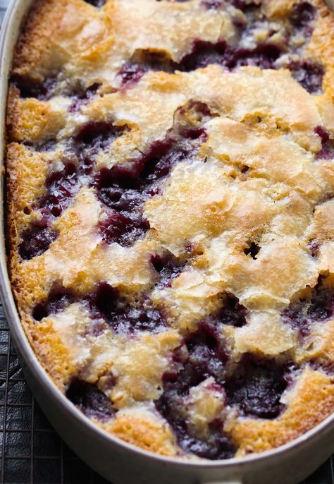 Old Fashioned Blackberry Cobbler, Apple Fritter Cake, Easy Blackberry Cobbler, Biscuit Cinnamon Rolls, Blackberry Cobbler Recipe, Cobbler Recipes Easy, Crisp Topping, Cherry Dump Cake, Cookies And Cups