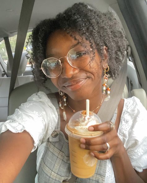 Quirky Black Woman, Afro With Glasses, Round Glasses Aesthetic, Aesthetic Overalls, Me M, Hair Twist, Mushroom Earrings, Cool Glasses, Black Person