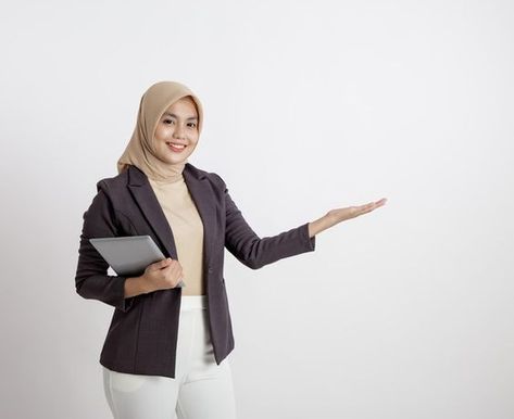 Y2k Pose, Lukisan Landskap, Professional Profile Pictures, Karate Kata, Wearing Hijab, Woman Entrepreneur, Pretty Dark Skin, People Cutout, Women Laughing