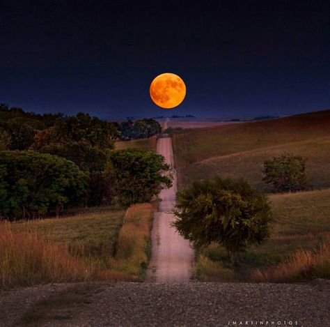 The supermoon near the Tallgrass Prairie National Preserve in the Flint Hills, Kansas, United States. Photo by jmartinphotos (Instagram) #nature #travel #moon #usa Tallgrass Prairie National Preserve, Tallgrass Prairie, Flint Hills, Belle Nature, The Full Moon, Beautiful Moon, Geocaching, Clear View, Lonely Planet