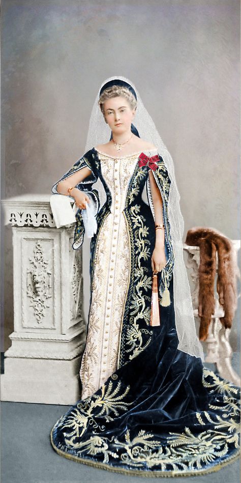 A lady in waiting to Tsarina Marie Feodorovna. Imperial Russian Court Dress, Russian Princess Dress, Russian Court Dress, Russia Dress, Russian Aristocracy, Prince Nikolai, Russian Dress, Historical Gowns, Anastasia Romanov