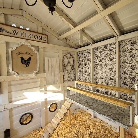 Shed Made Into Chicken Coop, Exterior Chicken Coop Ideas, Chicken Coop Ideas Design, Chicken Coop Designs Walk In, Set Up Chicken Coop, Hen House Interior, Chicken Coop With Cupola, Chicken Coop With Chandelier, Diy Chicken Coop Interior