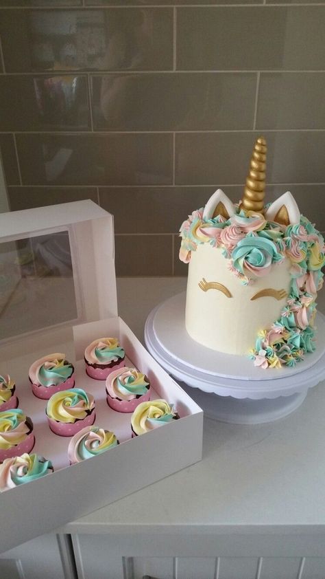 Unicorn Themed Cupcakes, Unicorn Cake And Cupcakes, Frosting For Chocolate Cupcakes, Unicorn Birthday Party Cake, Rainbow Themed Birthday Party, Unicorn Treats, Mermaid Birthday Cakes, Unicorn Painting, 4th Birthday Cakes