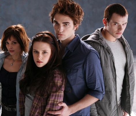 The Cast Of The Twilight Saga New Moon Images, Cullen Family, Elizabeth Reaser, Jackson Rathbone, Twilight 2008, Gambar One Direction, Twilight Cast, The Cullen, Twilight Film