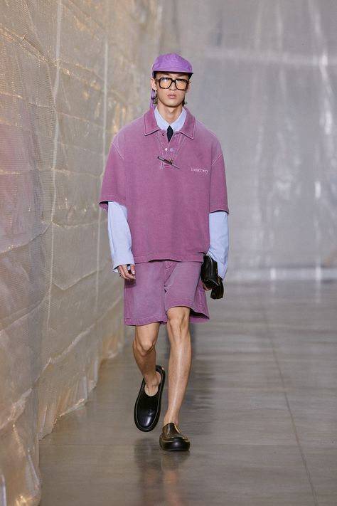 SOLID HOMME SS24 Examines the Evolution of Uniforms | Hypebeast Hang Ten, Workwear Fashion, Woo Young, Vogue Fashion, Mens Fashion Trends, Spring 2024, Mens Street Style, Crop Jacket, Paris Fashion