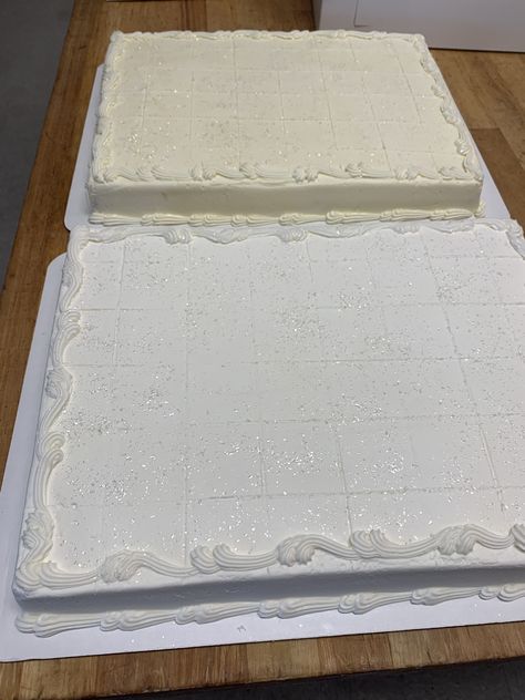 White Sheet Cakes, Wedding Sheet Cakes, Green Sheets, Yellow Wedding, Sheet Cake, Green Flowers, Amazing Cakes, Decorative Tray, Wedding Cakes