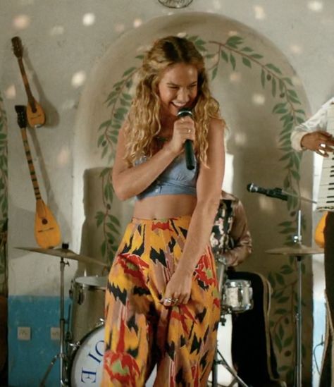 Mama Mia Lily James, Lily James Mamma Mia Outfits, Mamma Mia Movie Outfits, Lily James Mama Mia, Mamma Mia Lily James, Young Donna Mamma Mia, Mama Mia Hair, Mamma Mia Hair, Lily James Mamma Mia