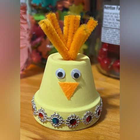 Mini Pot Chick This Is Super Cute Decor For Home! Great For Spring, Summer Or Even Easter! Thank You For Looking:) Mini Clay Pot Crafts, Foil Crafts, Chenille Crafts, Terra Cotta Pot Crafts Diy, Clay Pot Projects, Farmhouse Quilts, Terra Cotta Pot Crafts, Pot Crafts, Flower Pot Crafts