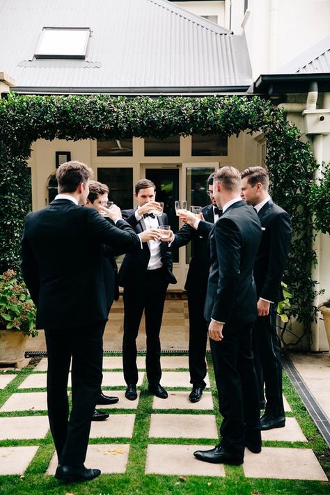 Groomsman Photos, Groomsmen Wedding Photos, Groomsmen Pictures, Groomsmen Poses, Wedding Fotos, Groomsmen Photos, Getting Ready Wedding, Wedding Picture Poses, Wedding Groomsmen