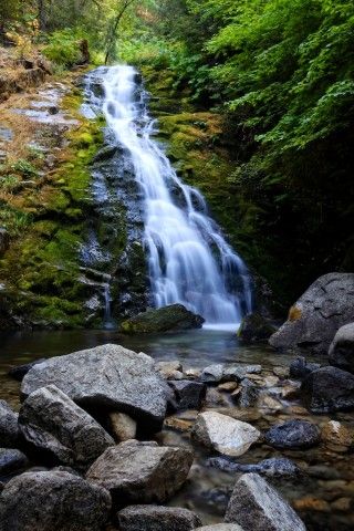 Whiskeytown Falls: The State Park of Whiskeytown is about 15 miles outside of Redding and has a ton of stuff to do. It surronds a huge and beautiful lake that has beaches, hiking and water sports for every member of the family. When I went there, I went for one of the widely recognized “best waterfalls in Northern California” called Whiskeytown Falls. #california #travel #photography #hiking #bucketlist #food #roadtrip #travelblog #adventure Hidden Waterfall, Shasta Lake, Redding California, California Hikes, Used Rv, Rv Trailers, Survival Camping, Beautiful Lakes, Camping Tips