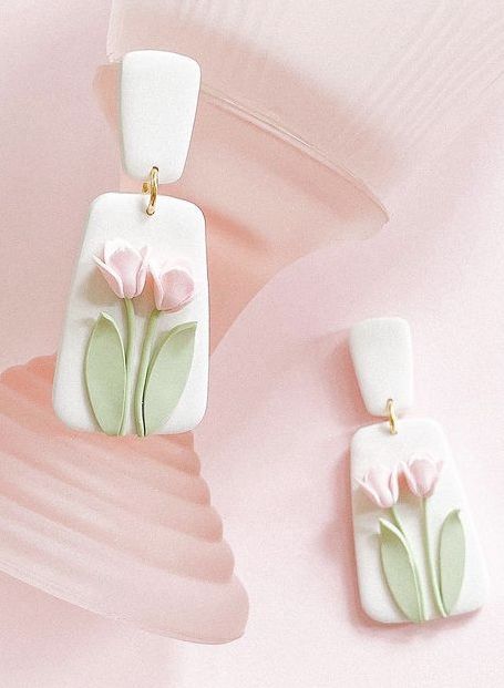 Mouldit Clay Earring, Tulip Polymer Clay Earrings, Polymer Clay Flowers Earrings, Flower Earrings Polymer Clay, Polymer Clay Earrings Flowers, Floral Polymer Clay Earrings, Polimery Clay Ideas, Spring Polymer Clay Earrings, Clay Flower Jewelry