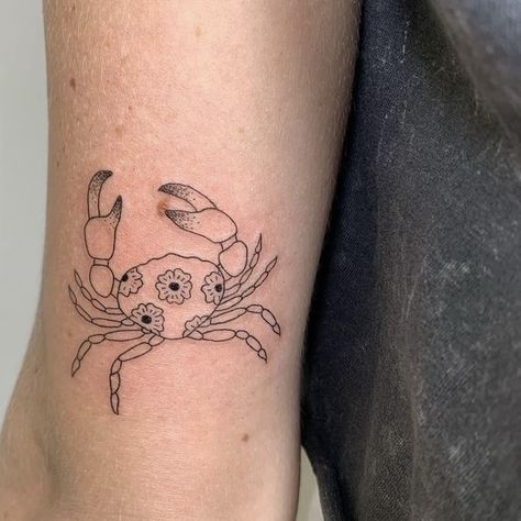 Hawaii Stamp Tattoo, Crab Tattoos, Crab Tattoo, Stamp Tattoo, Crab Art, Heart Tattoo, Compass Tattoo, Tattoos And Piercings, Crab